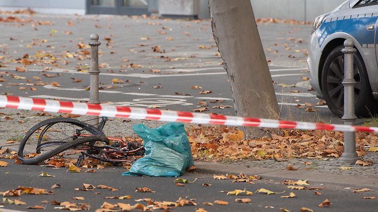 Ärzte kämpfen seit Montag um das Leben der 44-jährigen Radfahrerin.