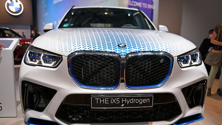 Wasserstoff-Auto BMW iX5, vorgestellt bei der Messe IAA Mobility 2021 in München.