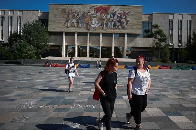 2024-06-03T081229Z-1623234120-RC2WW7A2PYJY-RTRMADP-3-ALBANIA-LGBT-FAMILY