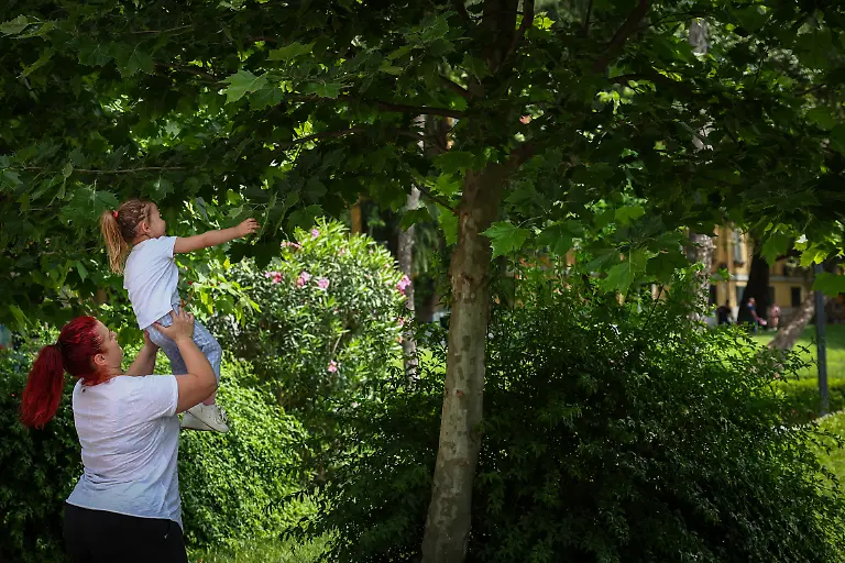 2024-06-03T081232Z-962170593-RC2XS7APLPVQ-RTRMADP-3-ALBANIA-LGBT-FAMILY