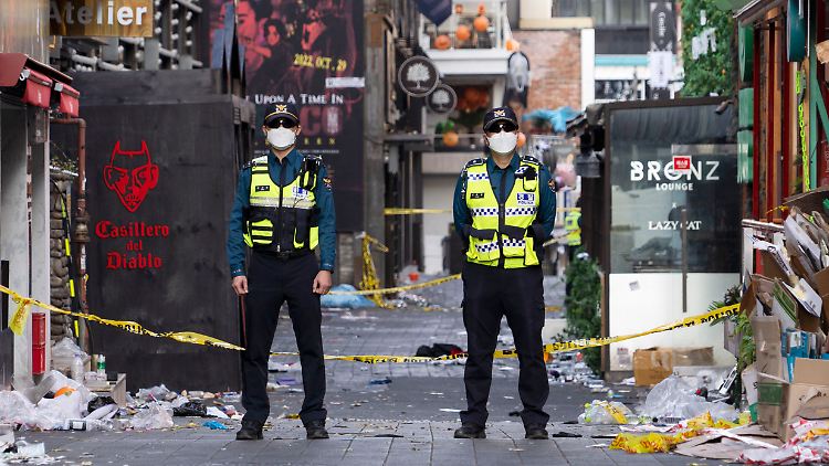 Für die Halloween-Feiern hatte die Polizei nach eigenen Angaben aber nur 137 Beamte nach Itaewon entsandt.