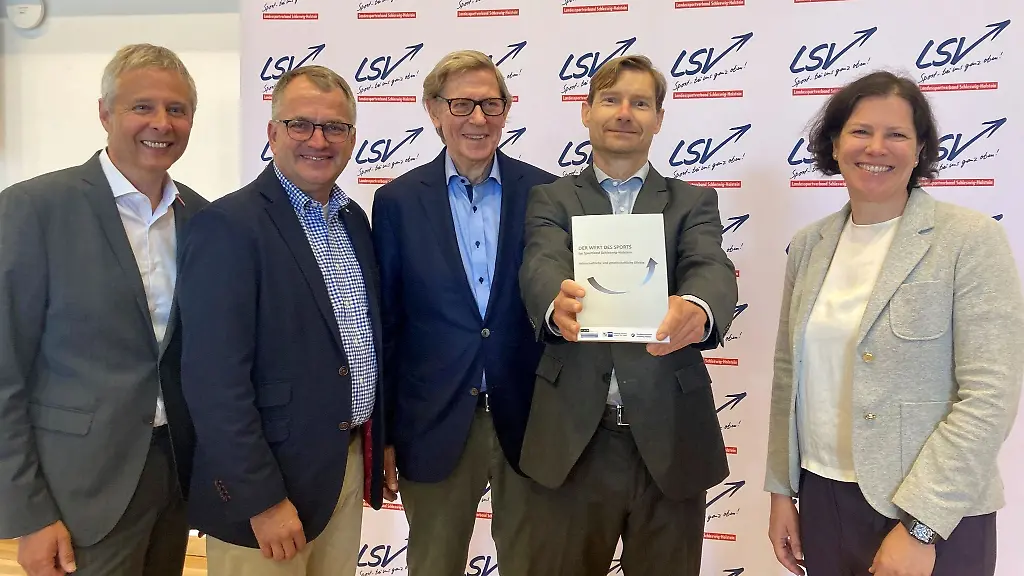 Der-Hauptgeschaeftsfuehrer-der-Handwerkskammer-Schleswig-Holstein-bei-einem-Termin