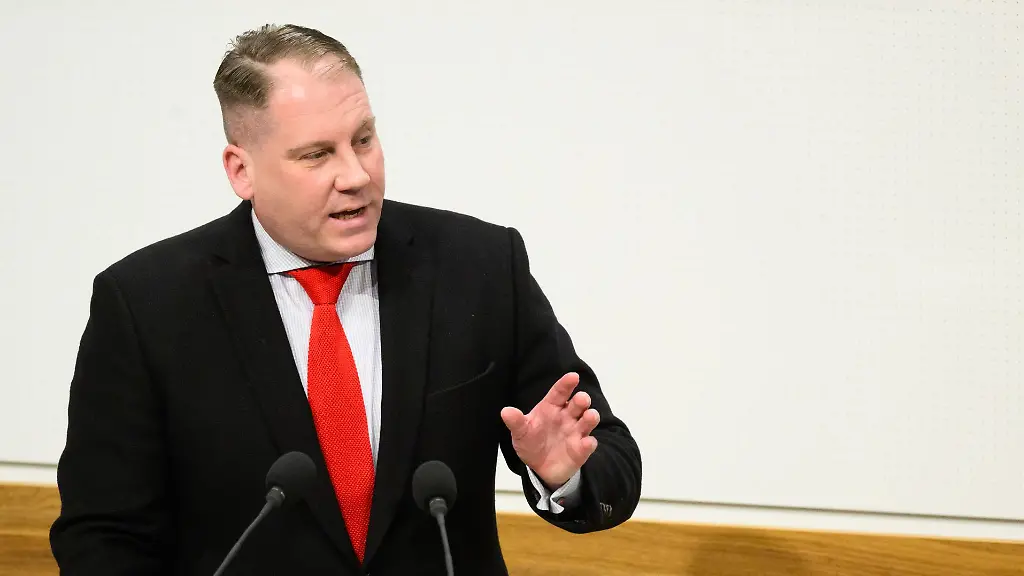 AfD-Politiker-Peer-Lilienthal-spricht-im-Landtag-Niedersachsen