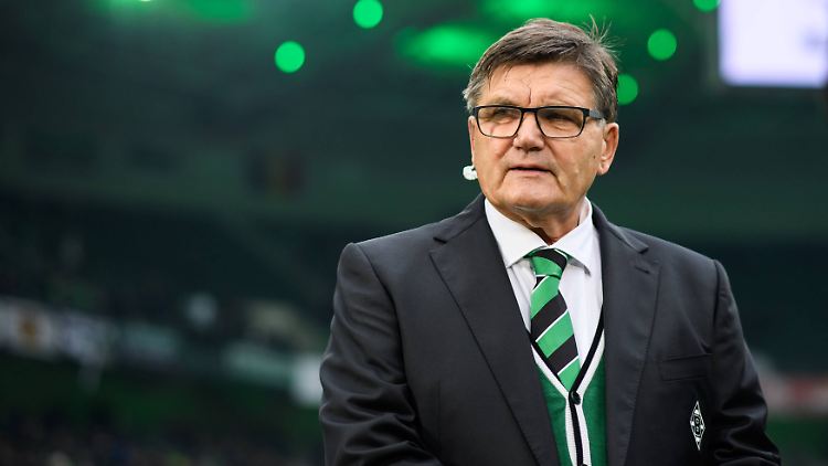 Fast 40 Jahre arbeitete Meyer als Trainer und ist der einzige Coach, der FDGB-Pokal und DFB-Pokal gewinnen konnte.