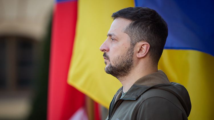 Der ukrainische Präsident Wolodymyr Selenskyj sieht Russland im Krieg deutlich geschwächt.