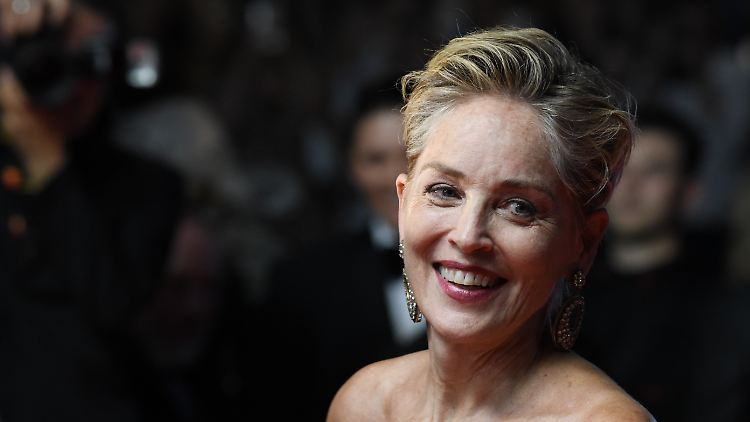 Schauspielerin Sharon Stone hat enthüllt, dass ihre Ärzte bei ihr einen großen Tumor gefunden hatten.