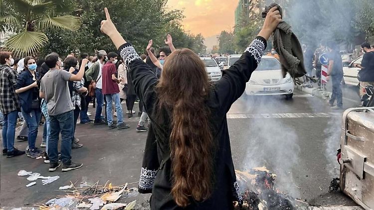 Seit rund sechs Wochen halten die Massenproteste im Iran an.