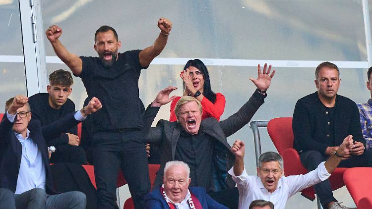 Salihamidzic und Kahn jubeln für ihre Bayern - aber auch für die Liga.