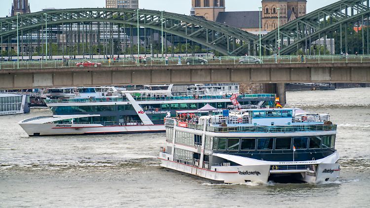 Offenbar auch für Verfassungsschützer attraktiv: Ausflugsschiffe auf dem Rhein.