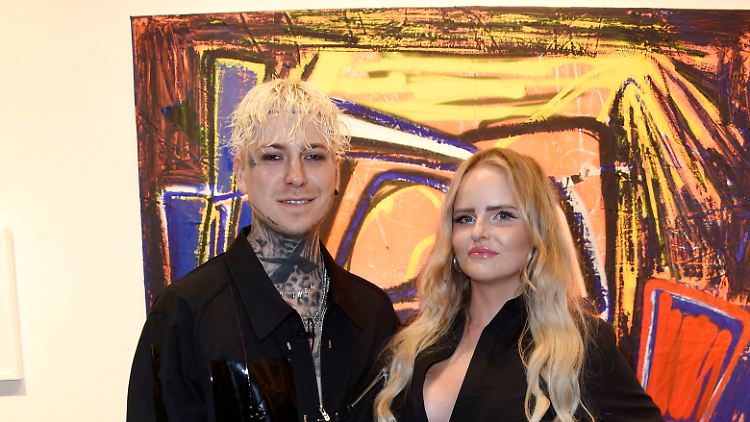 Alexander Höller und Svenja Reichert bei der Eröffnung einer Ausstellung im August 2021 - seit Juni 2022 sind sie verheiratet.