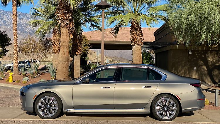 Dass der BMW 7er satte 5,39 Meter misst, sieht man ihm überhaupt nicht an.