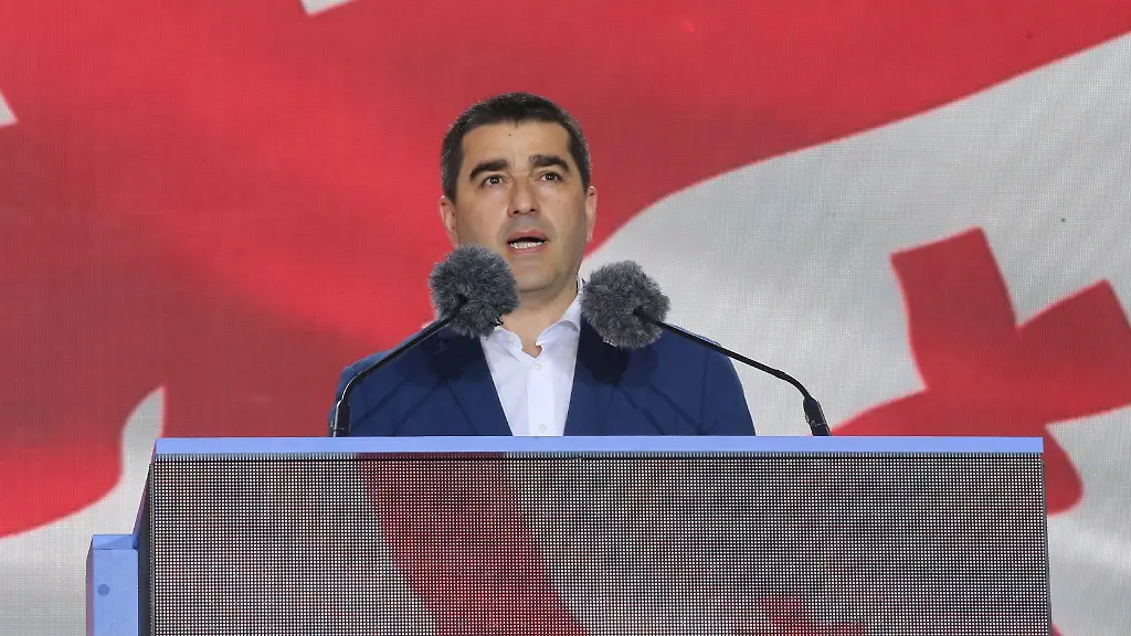 Der-georgische-Parlamentspraesident-Schalwa-Papuaschwili-kuendigte-an-die-Partei-werde-ein-Gesetz-zum-Schutz-von-Minderjaehrigen-und-Familienwerten-ins-Parlament-einbringen-Es-erinnert-an-das-russische-Gesetz-gegen-homosexuelle-Propaganda-das-unter-dem-Vorwand-des-Kinderschutzes-Inhalte-mit-nicht-traditionellen-Beziehungen-verbietet