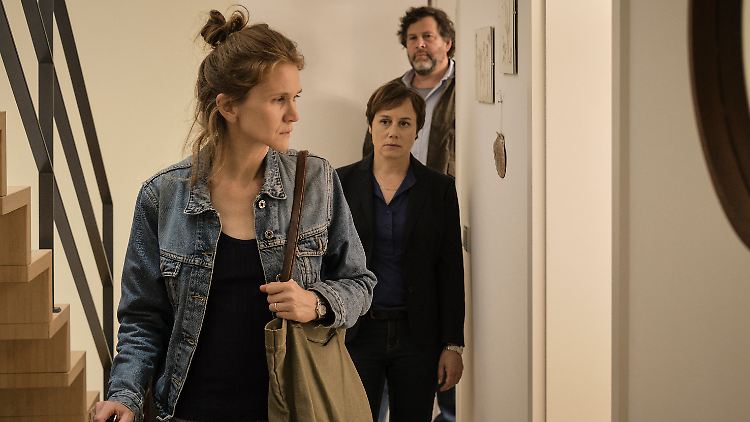 Nicht die feurigsten Ermittler auf Deutschlands Straßen: Tobler (Eva Löbau, M.) und Berg (Hans-Jochen Wagner).