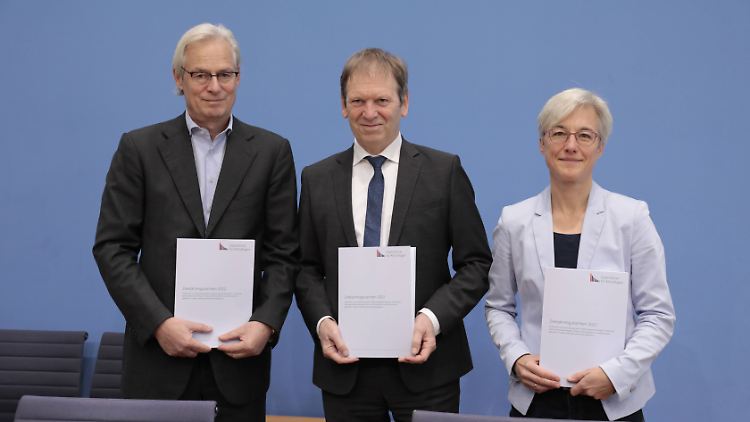Thomas Heimer, Hans-Martin Henning und Brigitte Knopf stellten die ernüchternde Einschätzung vor. 