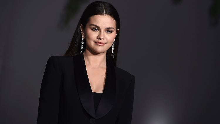 Hat schon so manche Behandlung hinter sich: Selena Gomez.