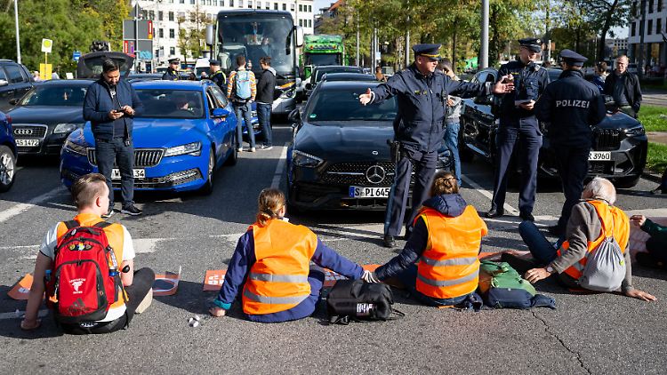 Bürger können auf Grundlage einer richterlichen Anordnung bis zu einen Monat lang festgehalten werden, um die Begehung einer Ordnungswidrigkeit oder eine Straftat zu verhindern.