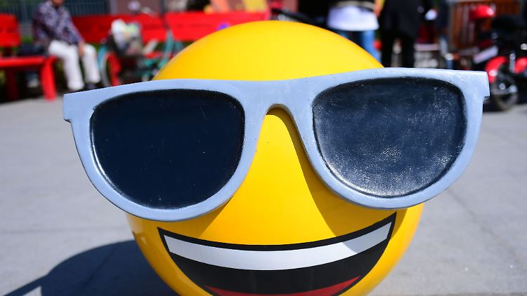 Die standardisierten Emojis, die etwa beim Chatten verwendet werden, sind nur vereinzelt mit Brillen versehen.