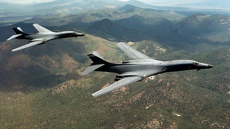US-Bomber vom Typ B-1B bei einer Übung.