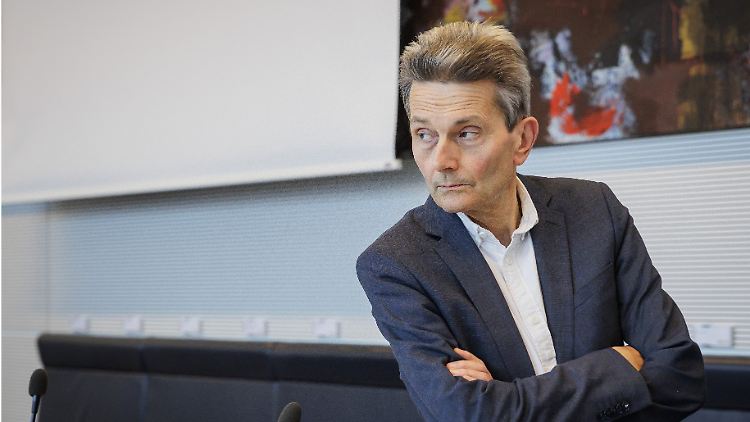 "Es bleibt dabei: (...) Die meisten Kriege sind am Ende nicht auf dem Schlachtfeld beendet worden", untermauert Mützenich seine Sichtweise.