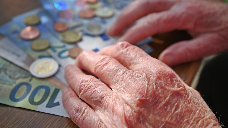 Der durchschnittliche Rentenzahlbetrag liegt laut Bericht bei 1.089 Euro im Monat.