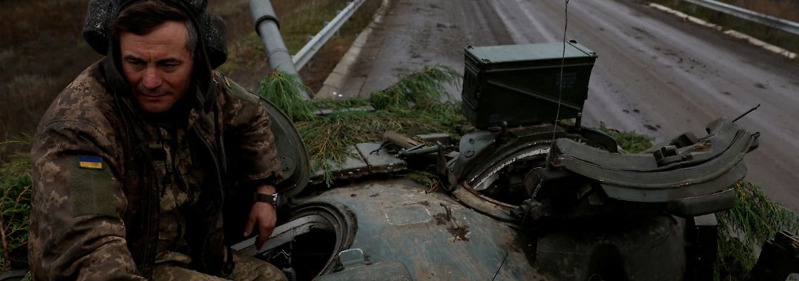2022-11-04T231753Z_483323051_RC2YEX9PVCLG_RTRMADP_3_UKRAINE-CRISIS-BAKHMUT-FRONTLINE.JPG