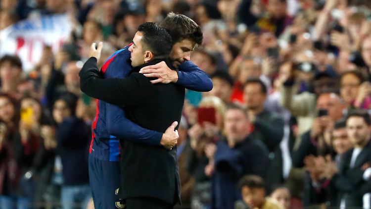 Piqué und Xavi - zwei Vereinsikonen beim Abschied.