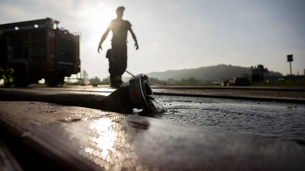 Es-gibt-fuer-alles-die-richtige-Zeit-auch-fuer-das-Auspumpen-des-Kellers