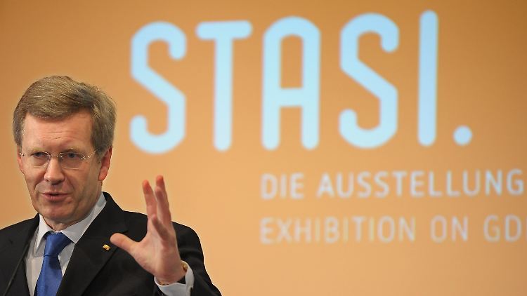 Bundespräsident Wulff während der Eröffnung der Dauerausstellung "Stasi. Die Ausstellung zur DDR-Staatssicherheit".