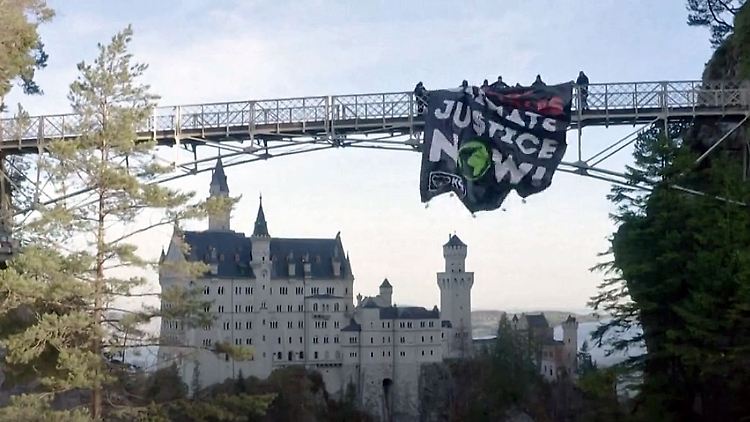 ProtestNeuschwanstein.jpg