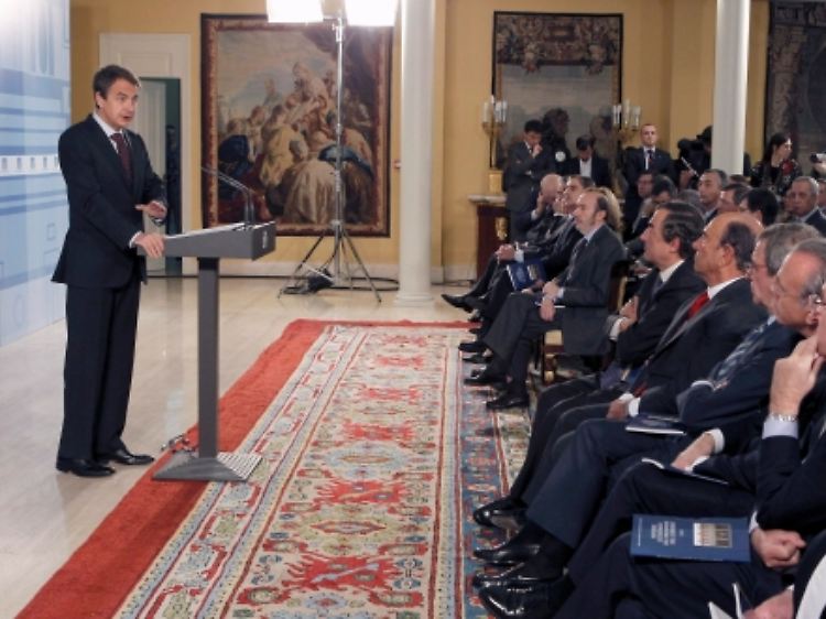 Muss Spanien und der Welt erklären, wie er finanziellen Schaden vom Staatshaushalt abwenden will: Jose Luis Rodriguez Zapatero (Archivbild).
