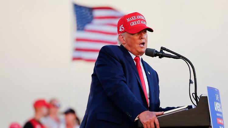 Bei seinem Auftritt in Miami macht Trump Werbung für Republikaner, die bei den Zwischenwahlen am 8. November antreten - außer für Gouverneur DeSantis.