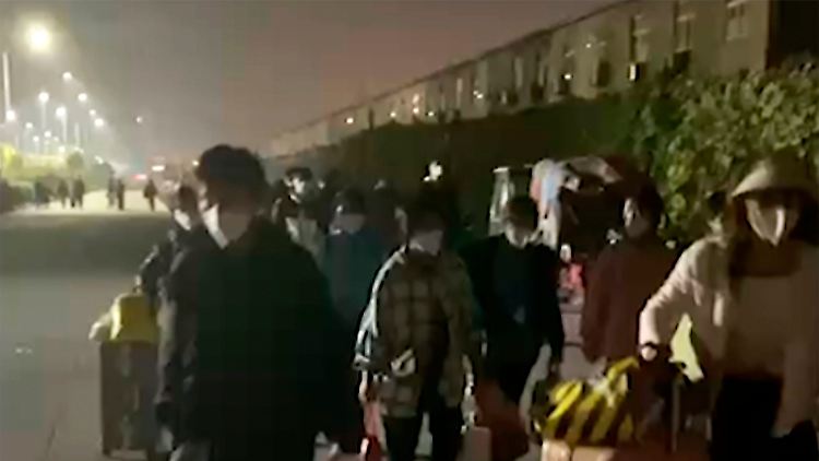 Die Fabrik in Zhengzhou ist ein ganzer Industriekomplex. Dort arbeiten rund 200.000 Menschen.