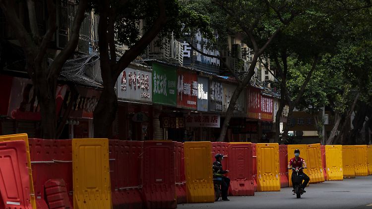 Abgesperrte Geschäfte in Ghuangzhou in der wirtschaftlich wichtigen Provinz Guangdong. 