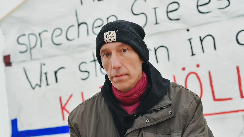 Diese-Woche-ist-der-49-jaehrige-Wolfgang-Metzeler-Kick-in-eine-Klinik-gebracht-worden-Grund-sei-ein-Kreislaufkollaps-nach-89-Tagen-Hungerstreik-gewesen-hiess-es