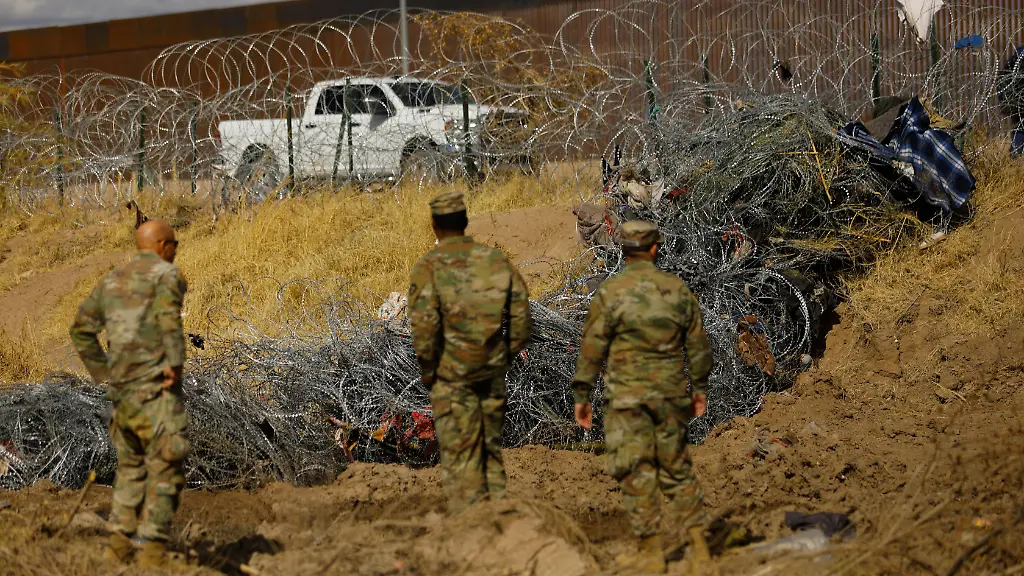 2024-01-22T234817Z-1930853164-RC2ZM5AW4HKW-RTRMADP-3-MIGRATION-USA-MEXICO