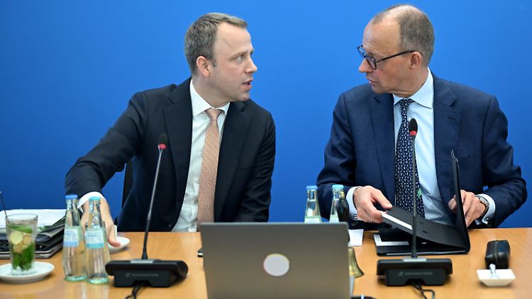 CDU-Generalsekretär Czaja und Fraktionschef Merz erneuerten das Angebot, die Hartz-IV-Erhöhung zu beschließen und über die Ausgestaltung des Bürgergelds später zu verhandeln. Kritikpunkte gibt es viele. 