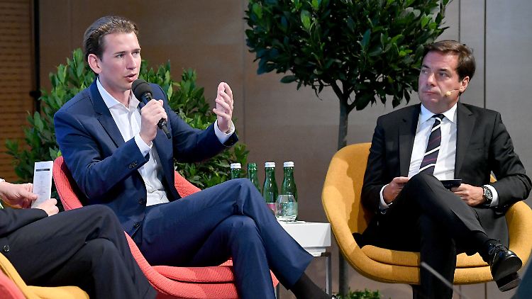 "Die Presse"-Herausgeber Rainer Nowak bei einem Podiumsgespräch mit dem damaligen ÖVP-Vorsitzenden Sebastian Kurz.