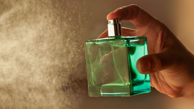 Ein guter Duft muss kein Vermögen kosten: Diese Herren-Parfums kosten unter 100 Euro.