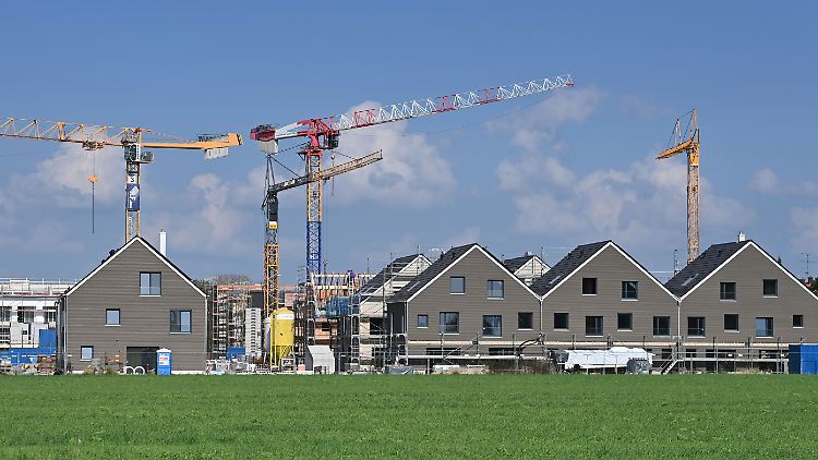 Im März erreichte das Neugeschäft mit Wohnungsbaukrediten noch ein Allzeithoch, in den Folgemonate ging die Nachfrage jedoch stark zurück.