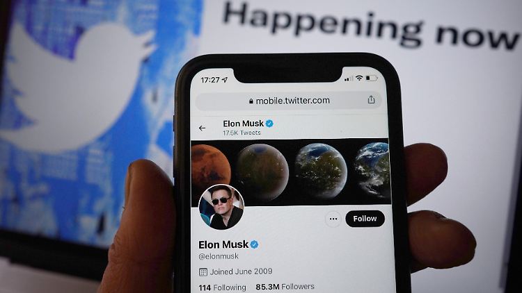 Mit einer Paywall könnte Twitter möglicherweise weniger einnehmen als zuvor, vermutet Tech-Reporter Newton.