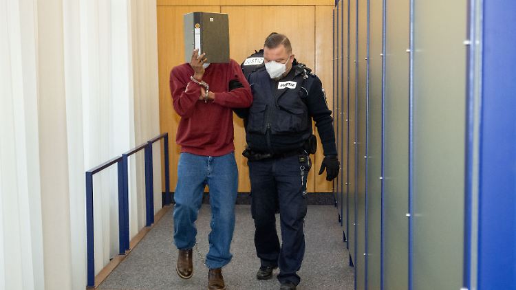 Der Angeklagte bestritt, dass er die Frau töten wollte, wurde vom Gericht aber wegen versuchten Mordes verurteilt.