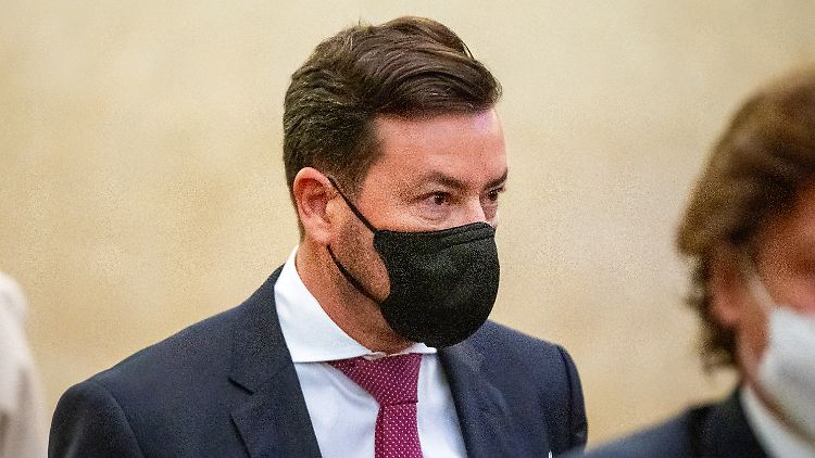 Zuletzt machte der Investor Schlagzeilen, weil seine Kaufhaus-Kette Karstadt Kaufhof schon zum zweiten Mal die Rettung durch einen Schutzschirm beantragt hat.