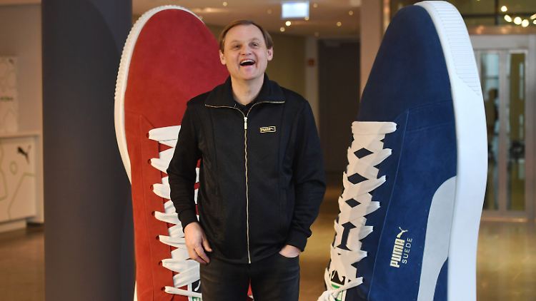 Der Ex Fußball- und Handball-Profi war bereits für Bekleidung und Accessoires bei Adidas zuständig, bevor er zum Konkurrenten Puma wechselte.