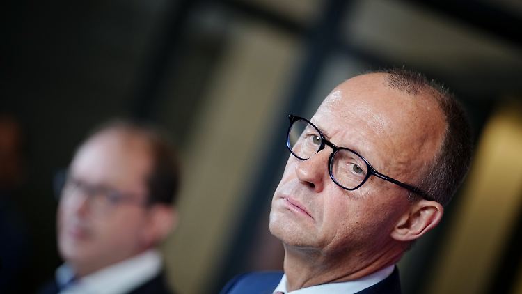 "Das Bürgergeld wird ziemlich sicher im Bundesrat keine Mehrheit finden": CDU-Chef Merz will nur einer Erhöhung des Regelsatzes zustimmen. 