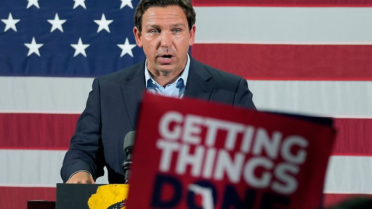 Ron DeSantis spricht während einer Wahlkampfveranstaltung in Florida.