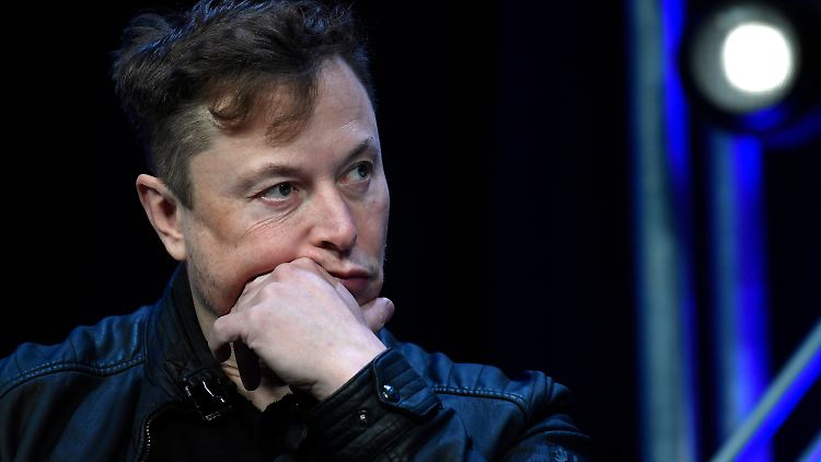 Der Exodus der Werbekunden bei Twitter macht Musk Probleme.  