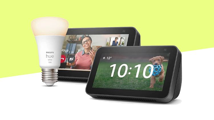 Amazon verkauft den Echo Show 5 jetzt im günstigen Doppelpack mit einer Philips-Hue-Birne.