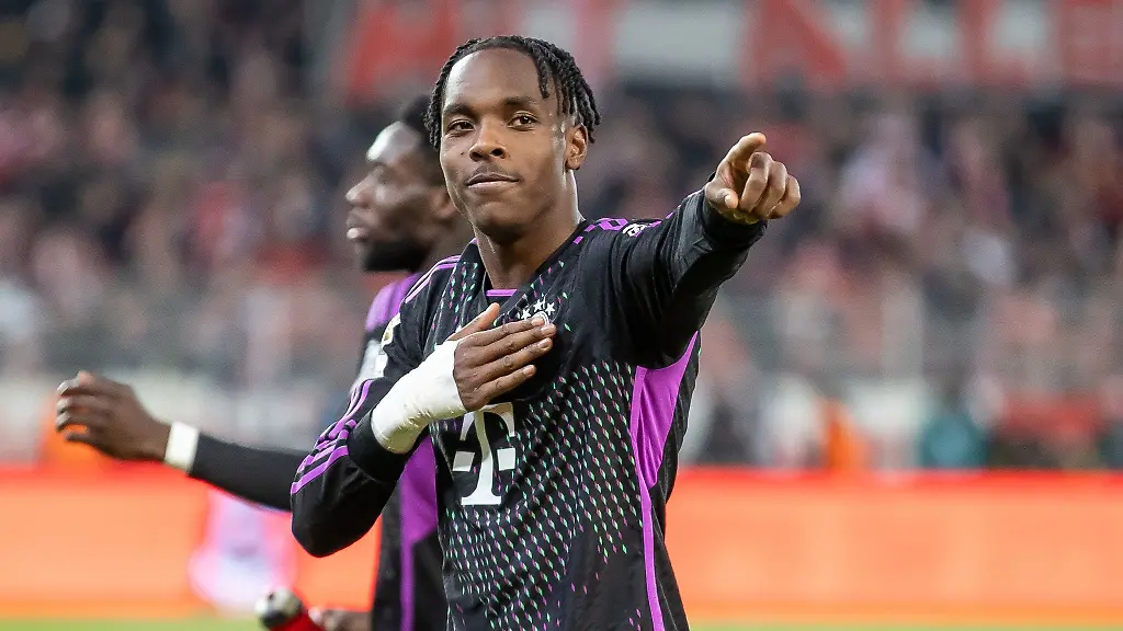 Fussball-Bundesliga-1-FC-Union-Berlin-Bayern-Muenchen-30-Spieltag-An-der-Alten-Foersterei-Mathys-Tel-von-Bayern-Muenchen-jubelt-nach-dem-Sieg-Tel-ist-in-Frankreichs-vorlaeufigen-Kader-fuer-Olympia-berufen-worden