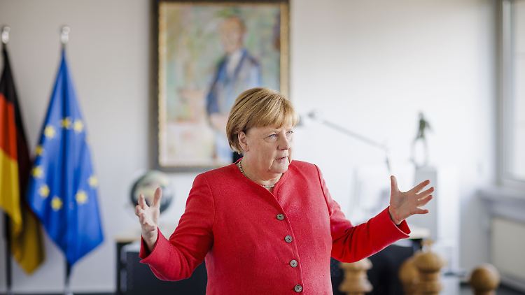 Merkels Büroausstattung geht deutlich über den Rahmen hinaus, den der Haushaltsausschuss für Altkanzler festgelegt hat.