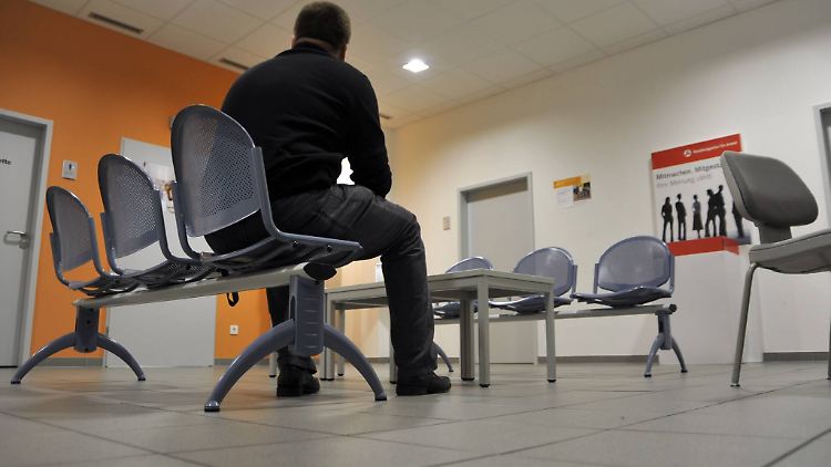 Der Staat sollte von Arbeitslosigkeit bedrohten Menschen Sicherheit vermitteln, statt Druck zu machen, fordert Sozialwissenschaftlerin Kohlrausch.